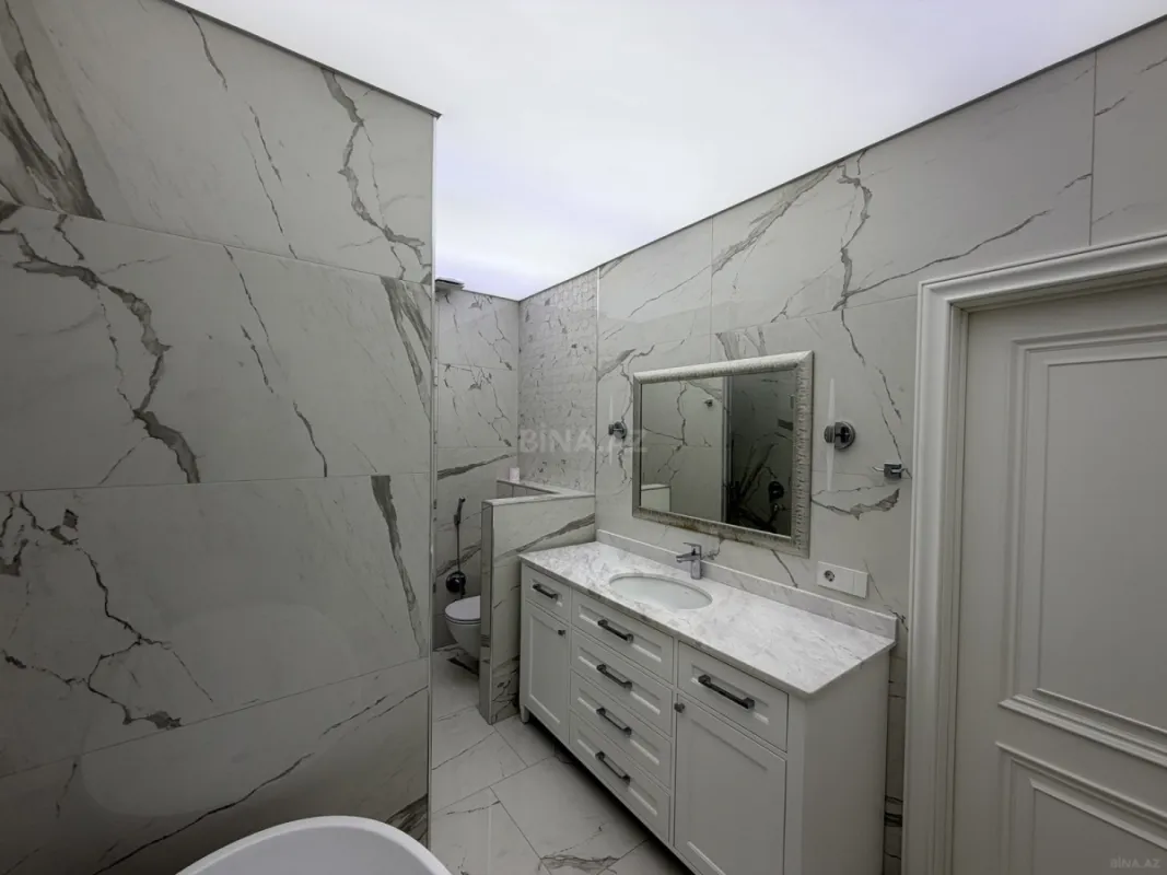 Satılır 4 otaqlı mənzil 211 m²