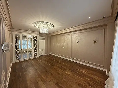 Satılır 4 otaqlı mənzil 211 m²