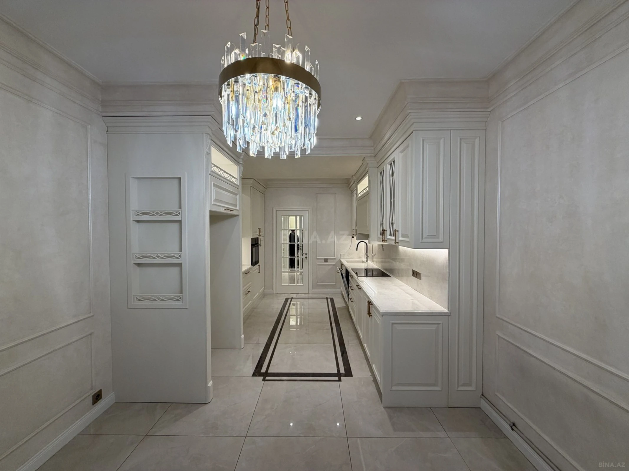 Satılır 4 otaqlı mənzil 211 m²