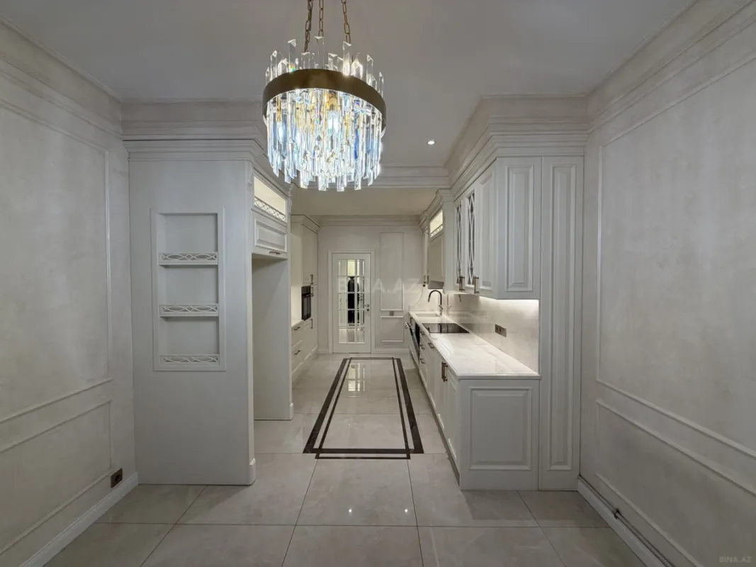 Satılır 4 otaqlı mənzil 211 m²