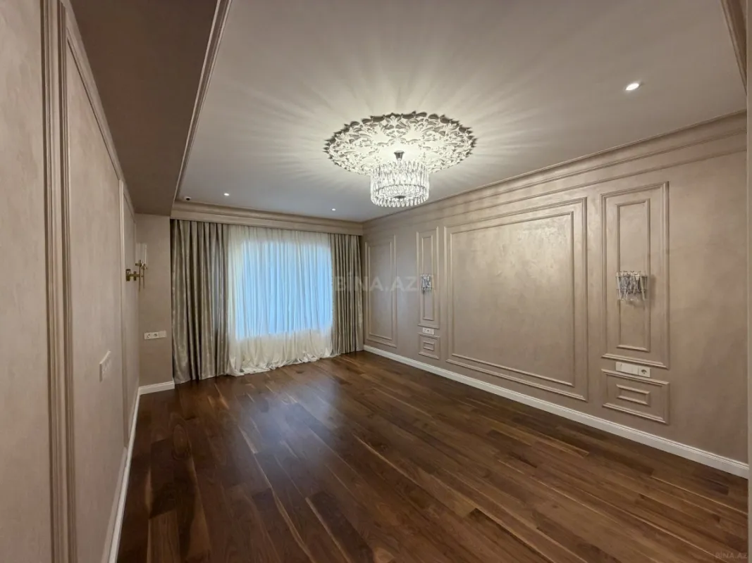 Satılır 4 otaqlı mənzil 211 m²