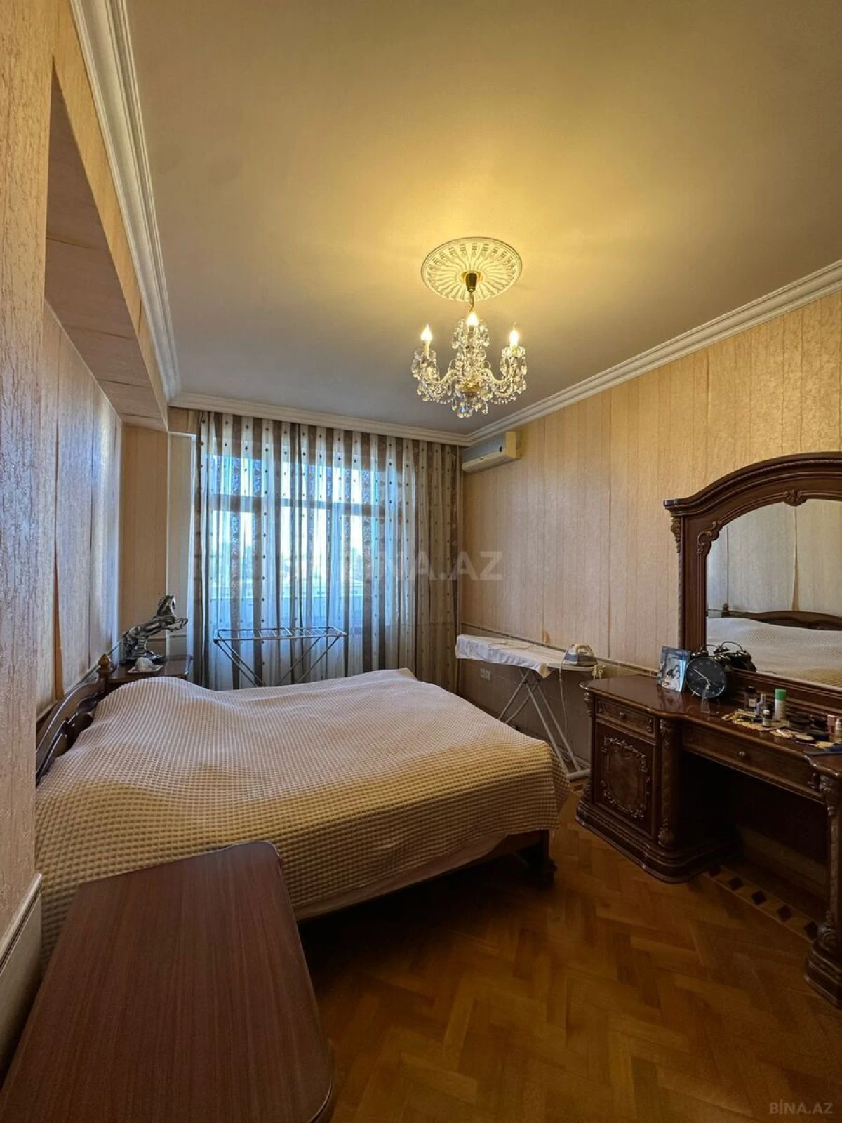Satılır 4 otaqlı mənzil 186 m²