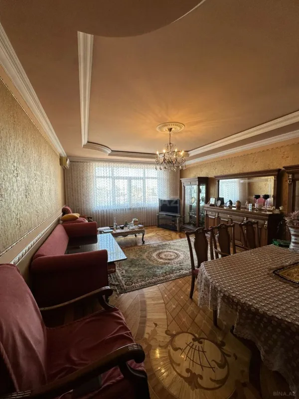 Satılır 4 otaqlı mənzil 186 m²