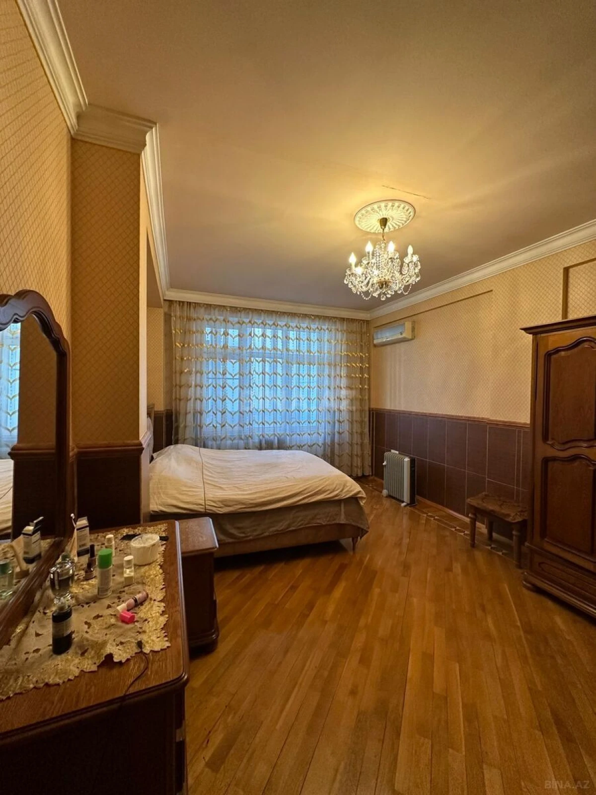 Satılır 4 otaqlı mənzil 186 m²