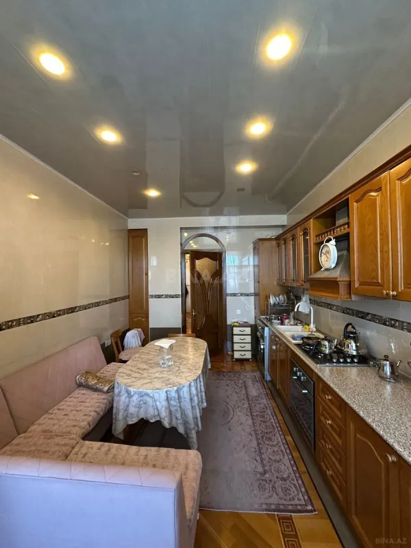 Satılır 4 otaqlı mənzil 186 m²