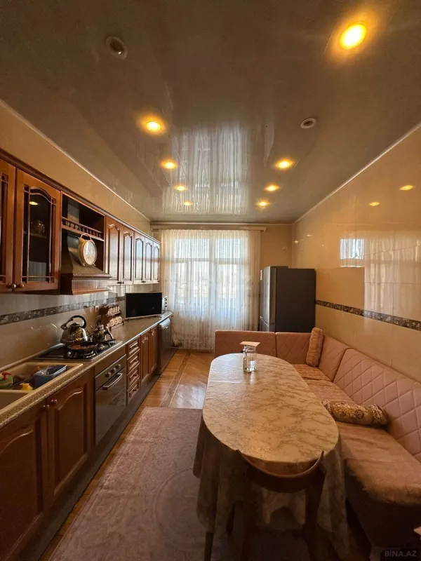 Satılır 4 otaqlı mənzil 186 m²