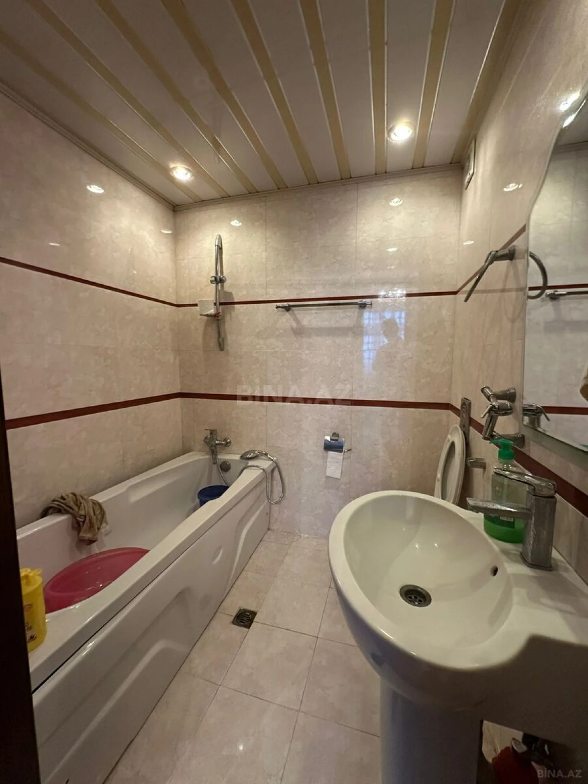 Satılır 4 otaqlı mənzil 186 m²