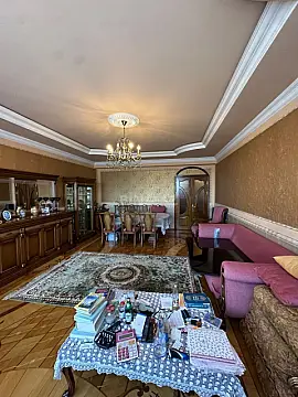 Satılır 4 otaqlı mənzil 186 m²