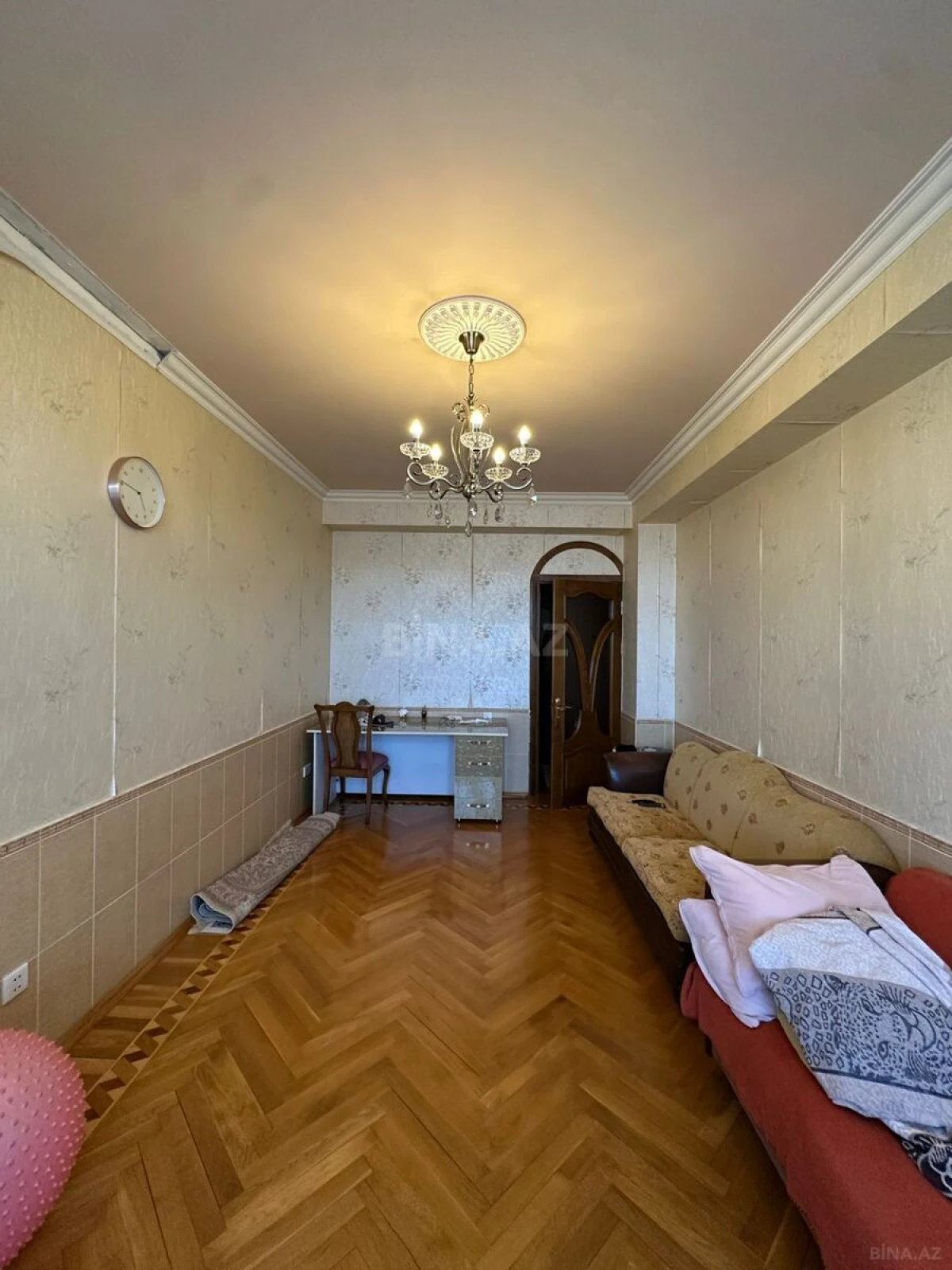 Satılır 4 otaqlı mənzil 186 m²