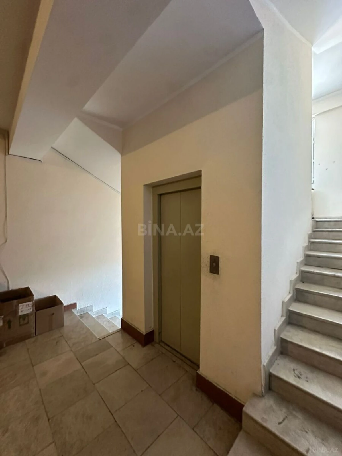 Satılır 4 otaqlı mənzil 186 m²