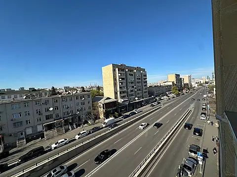 Satılır 4 otaqlı mənzil 186 m²