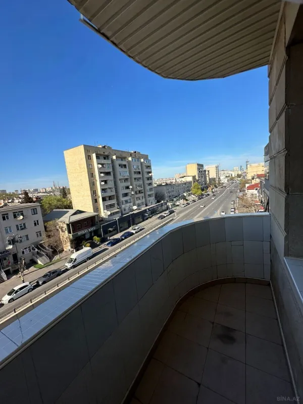 Satılır 4 otaqlı mənzil 186 m²