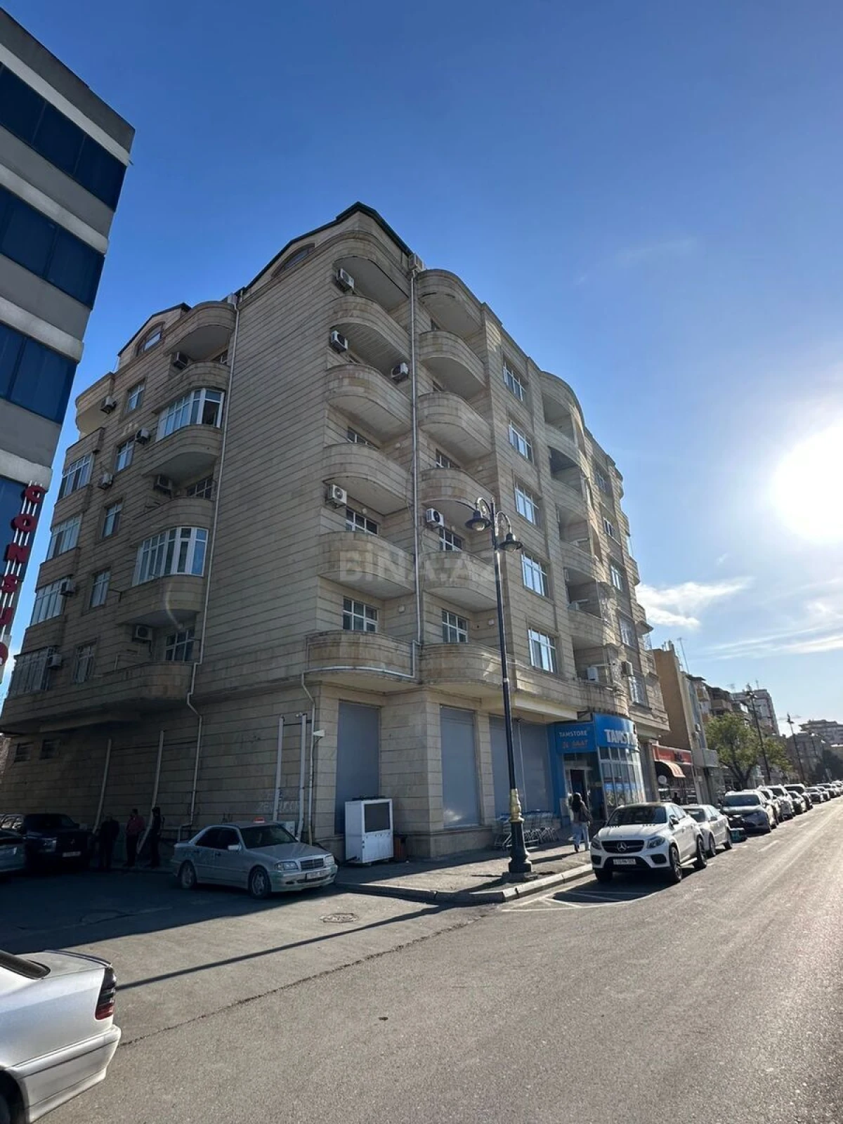 Satılır 4 otaqlı mənzil 186 m²