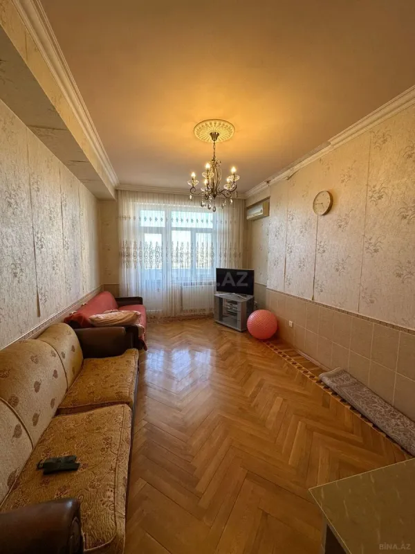 Satılır 4 otaqlı mənzil 186 m²