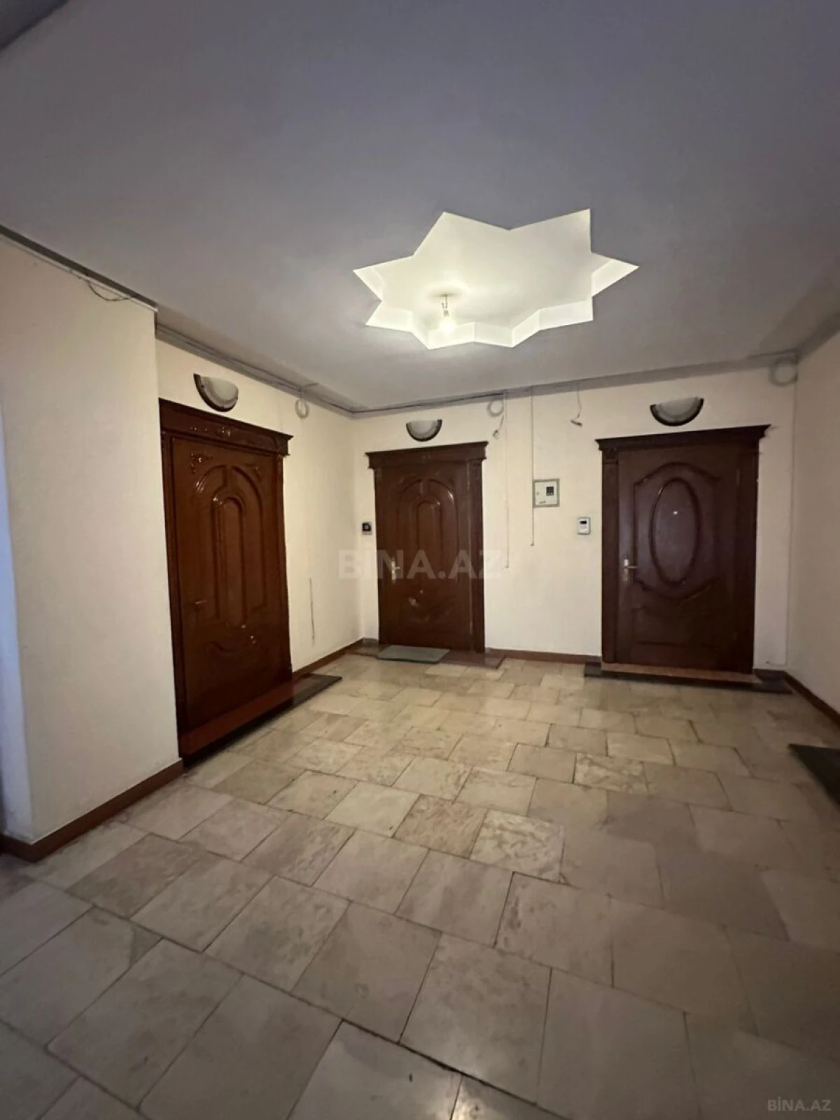 Satılır 4 otaqlı mənzil 186 m²
