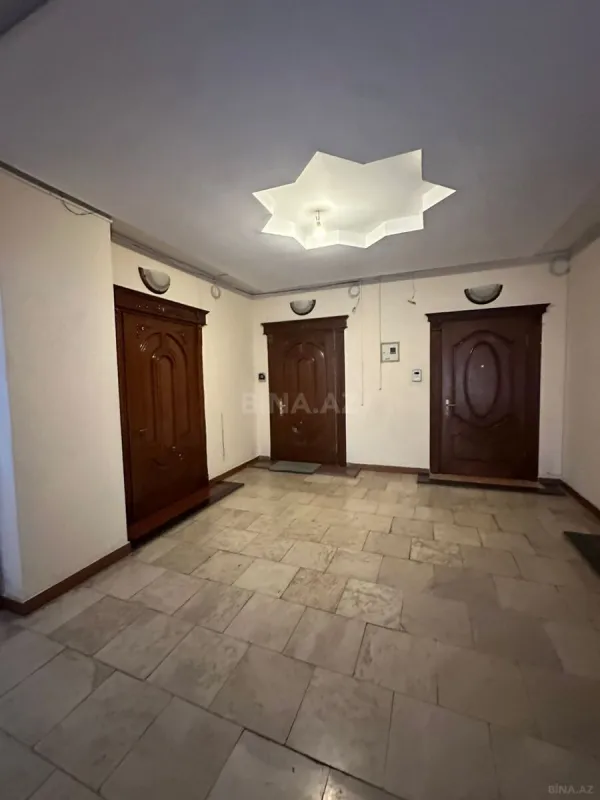 Satılır 4 otaqlı mənzil 186 m²