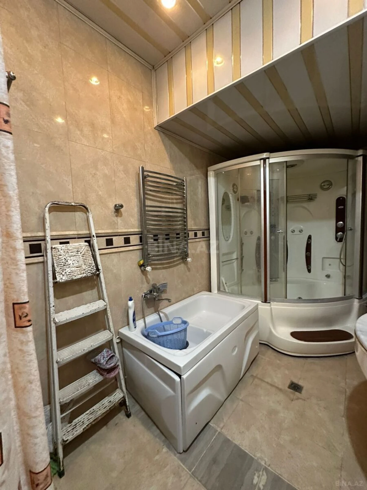 Satılır 4 otaqlı mənzil 186 m²