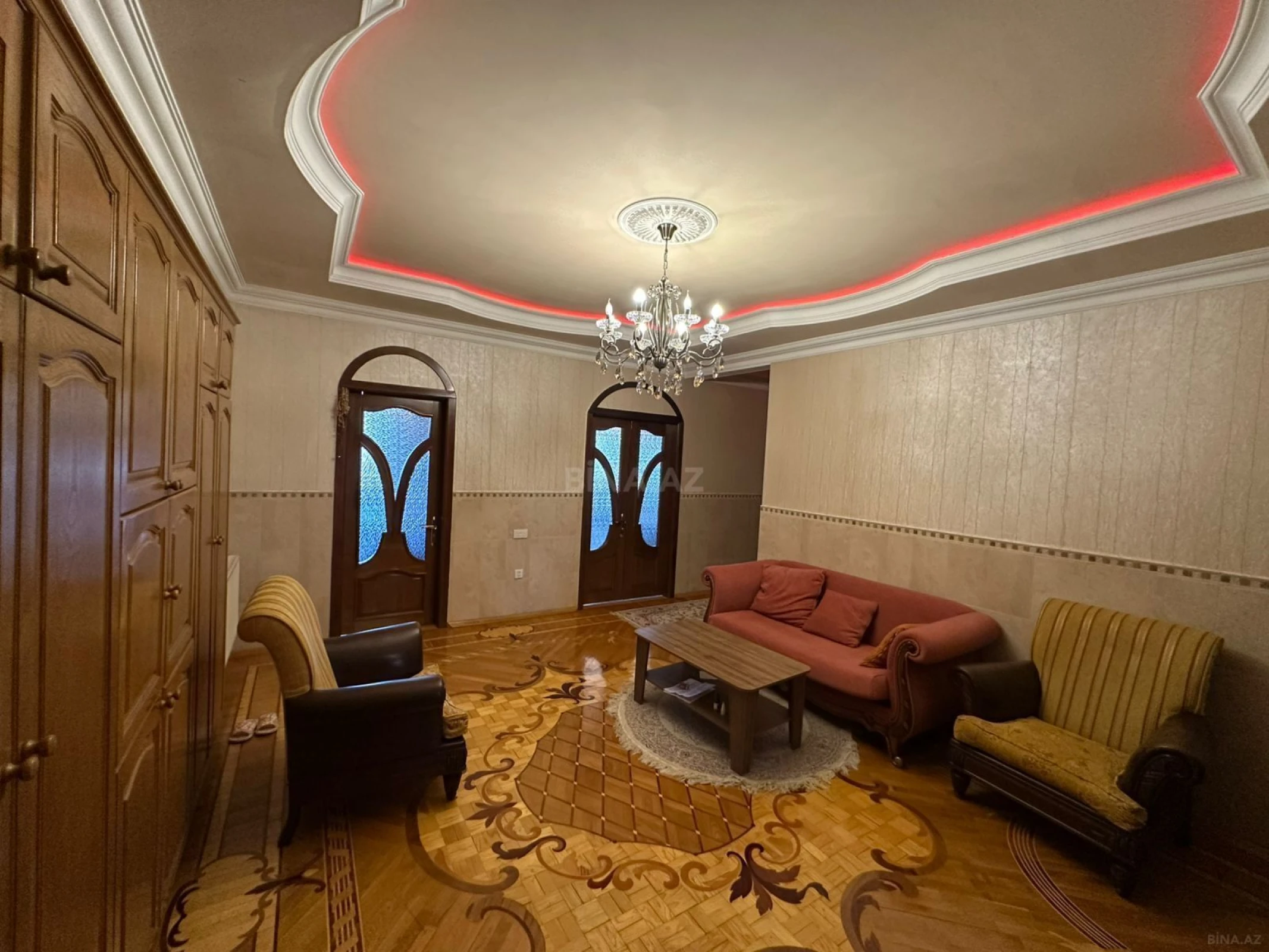 Satılır 4 otaqlı mənzil 186 m²