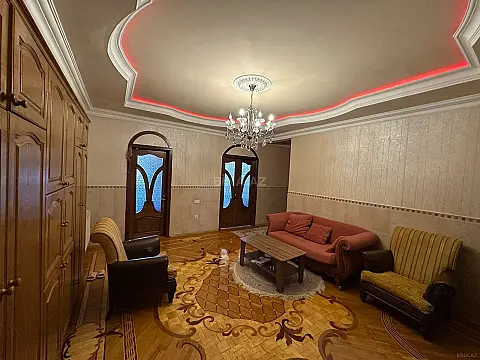 Satılır 4 otaqlı mənzil 186 m²