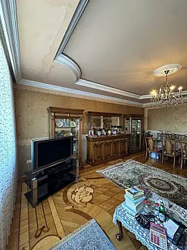 Satılır 4 otaqlı mənzil 186 m²