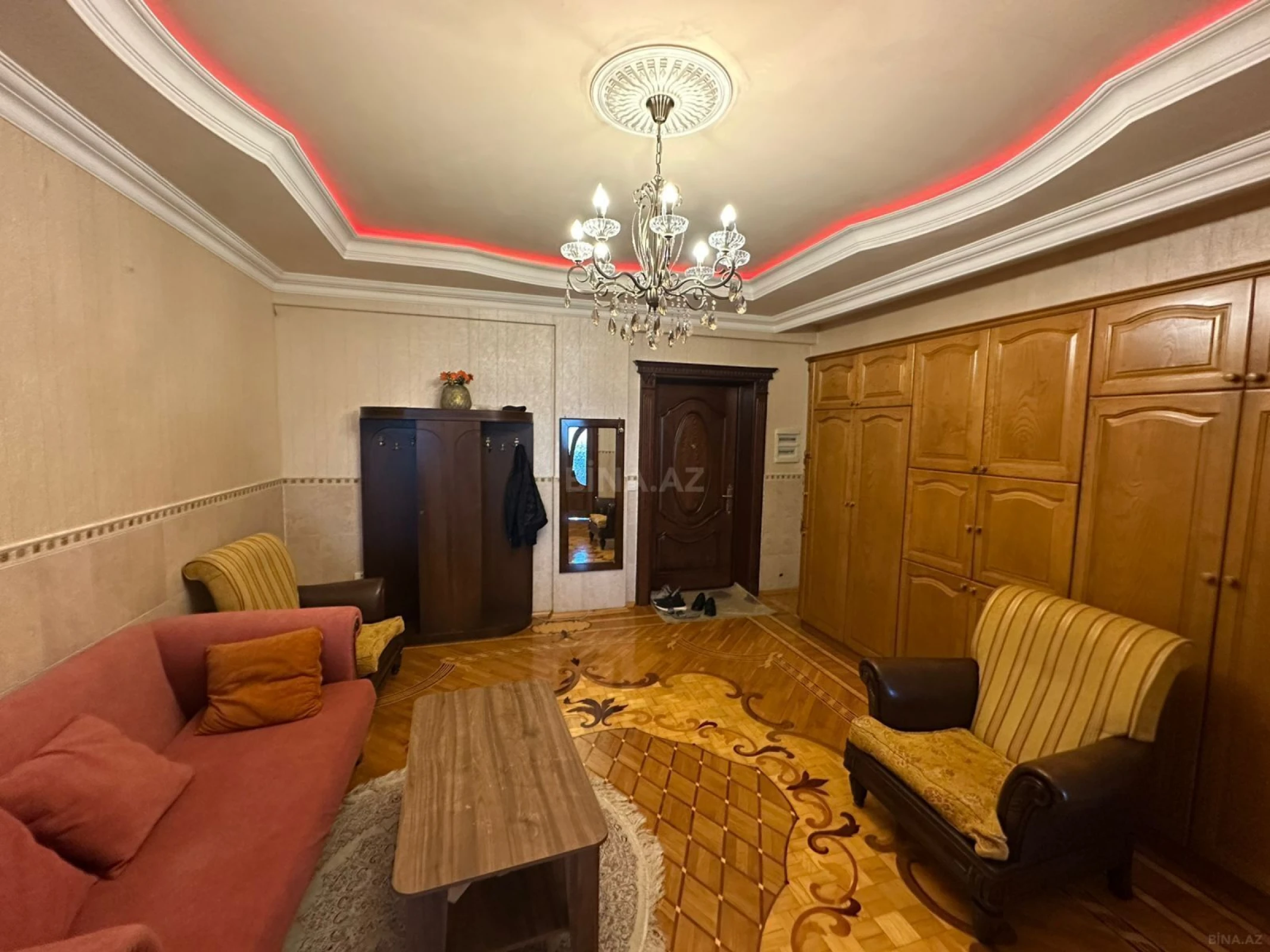 Satılır 4 otaqlı mənzil 186 m²