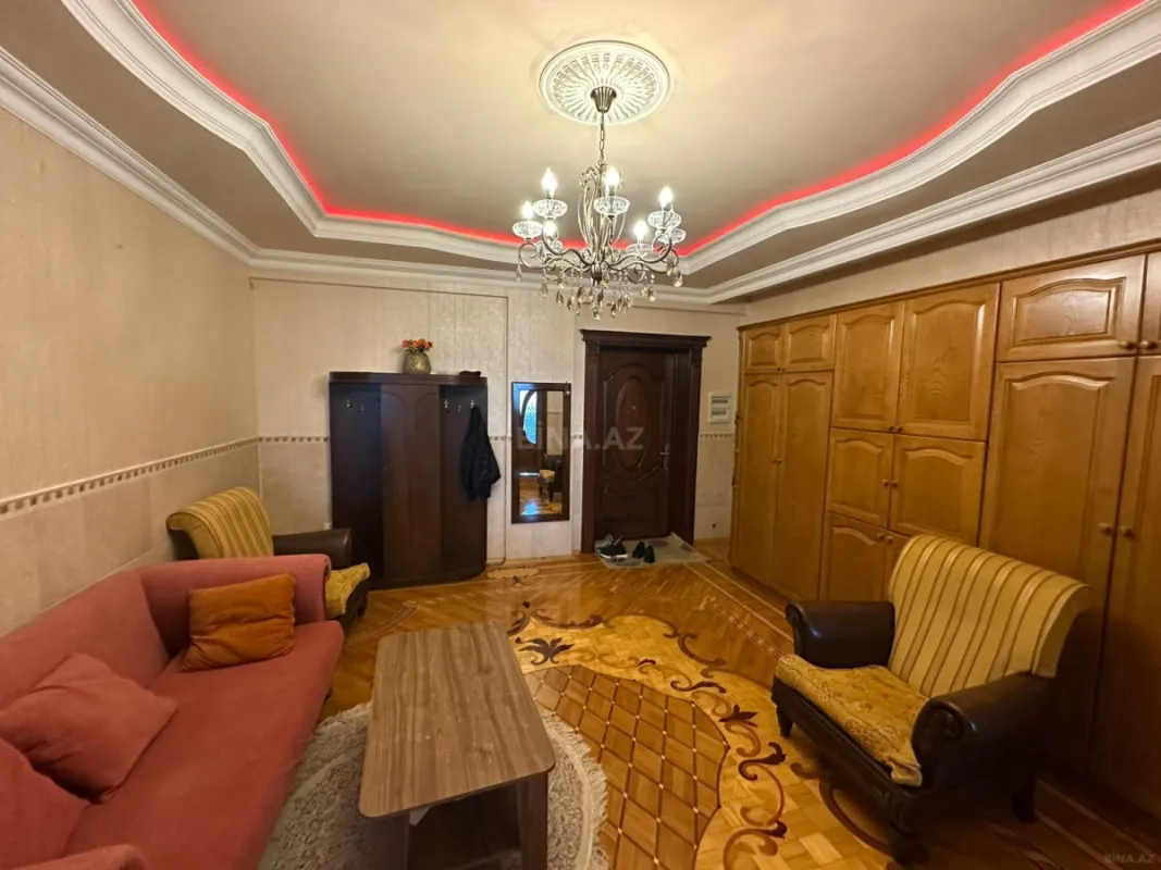 Satılır 4 otaqlı mənzil 186 m²