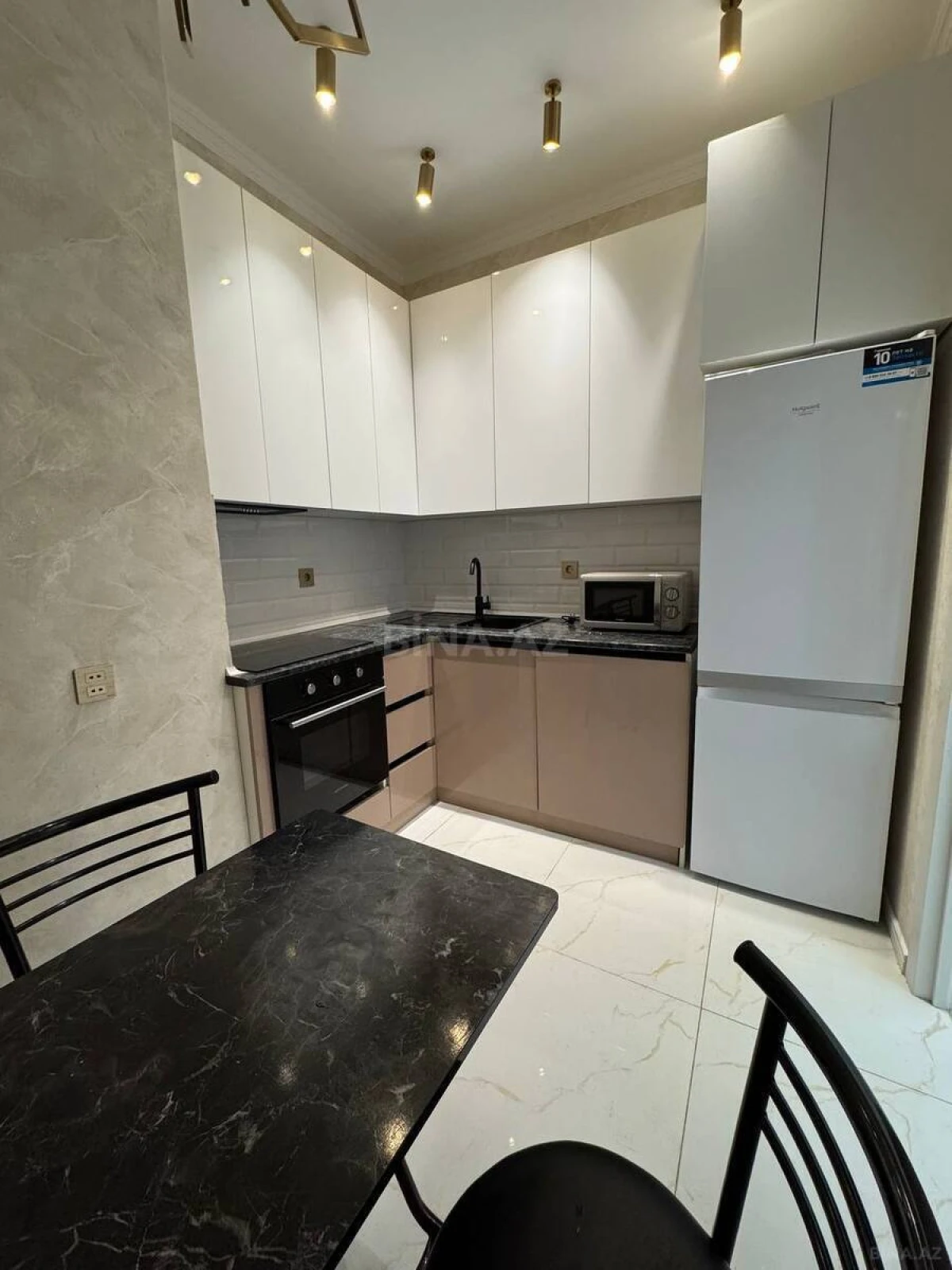 Kirayə verilir 2 otaqlı mənzil 90 m²