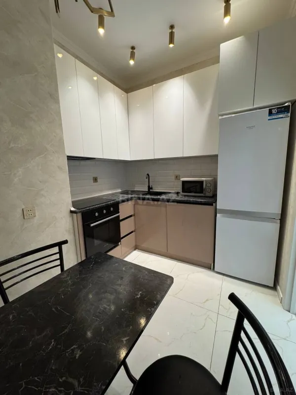 Kirayə verilir 2 otaqlı mənzil 90 m²