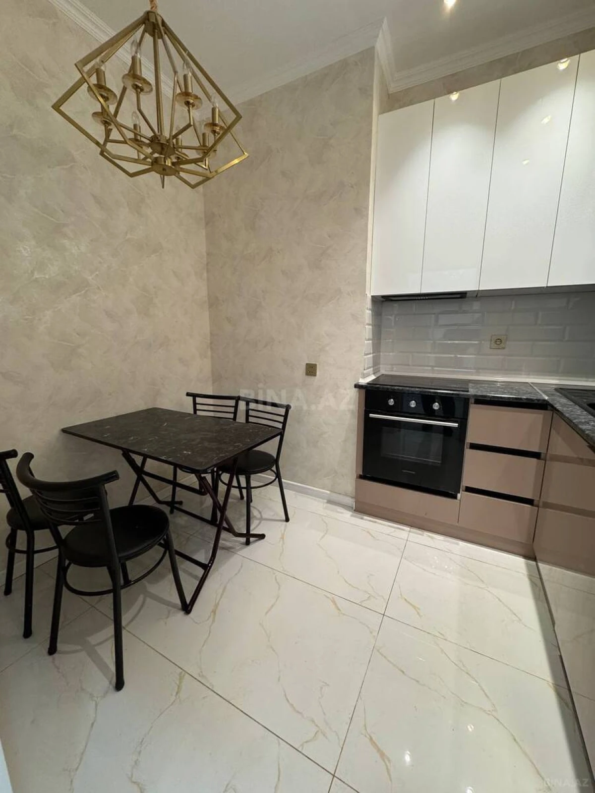 Kirayə verilir 2 otaqlı mənzil 90 m²