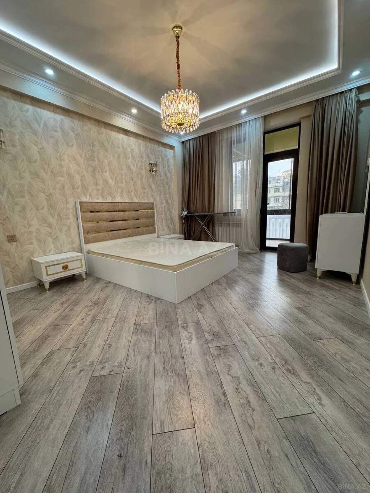 Kirayə verilir 2 otaqlı mənzil 90 m²