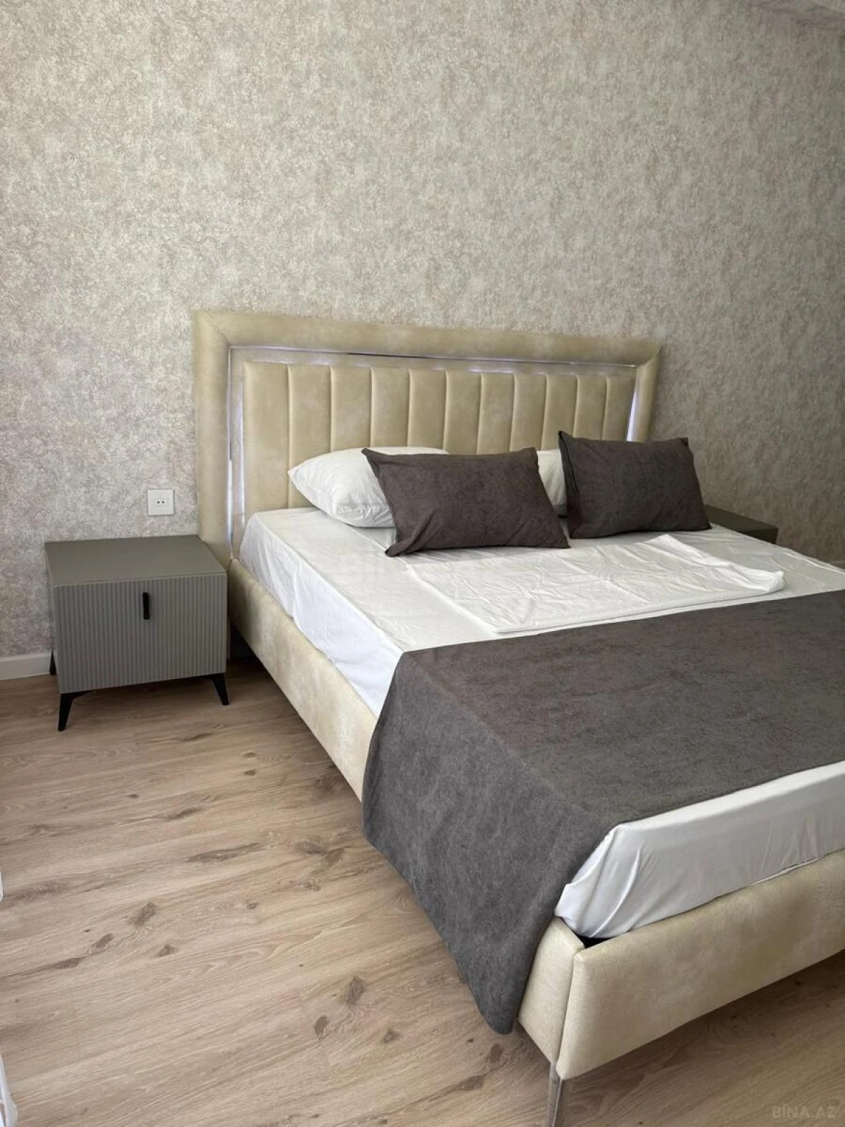 Kirayə verilir 3 otaqlı mənzil 118 m²