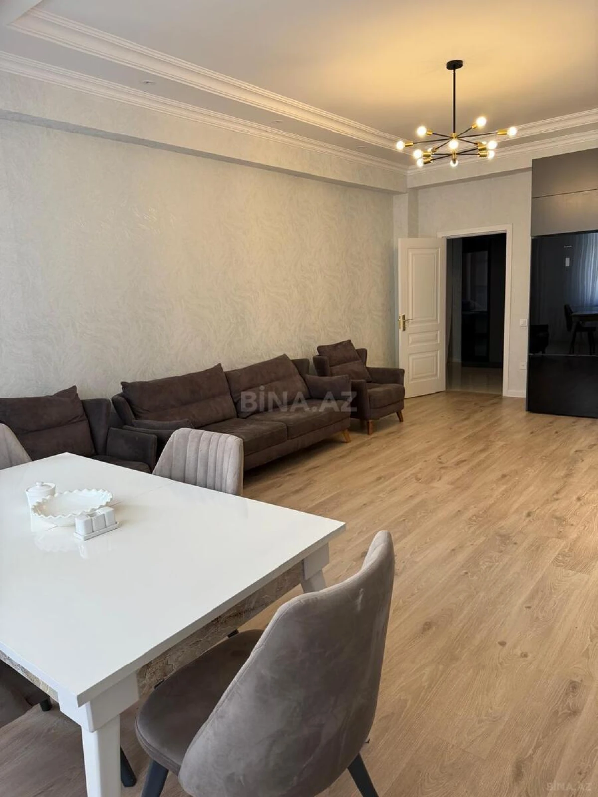 Kirayə verilir 3 otaqlı mənzil 118 m²