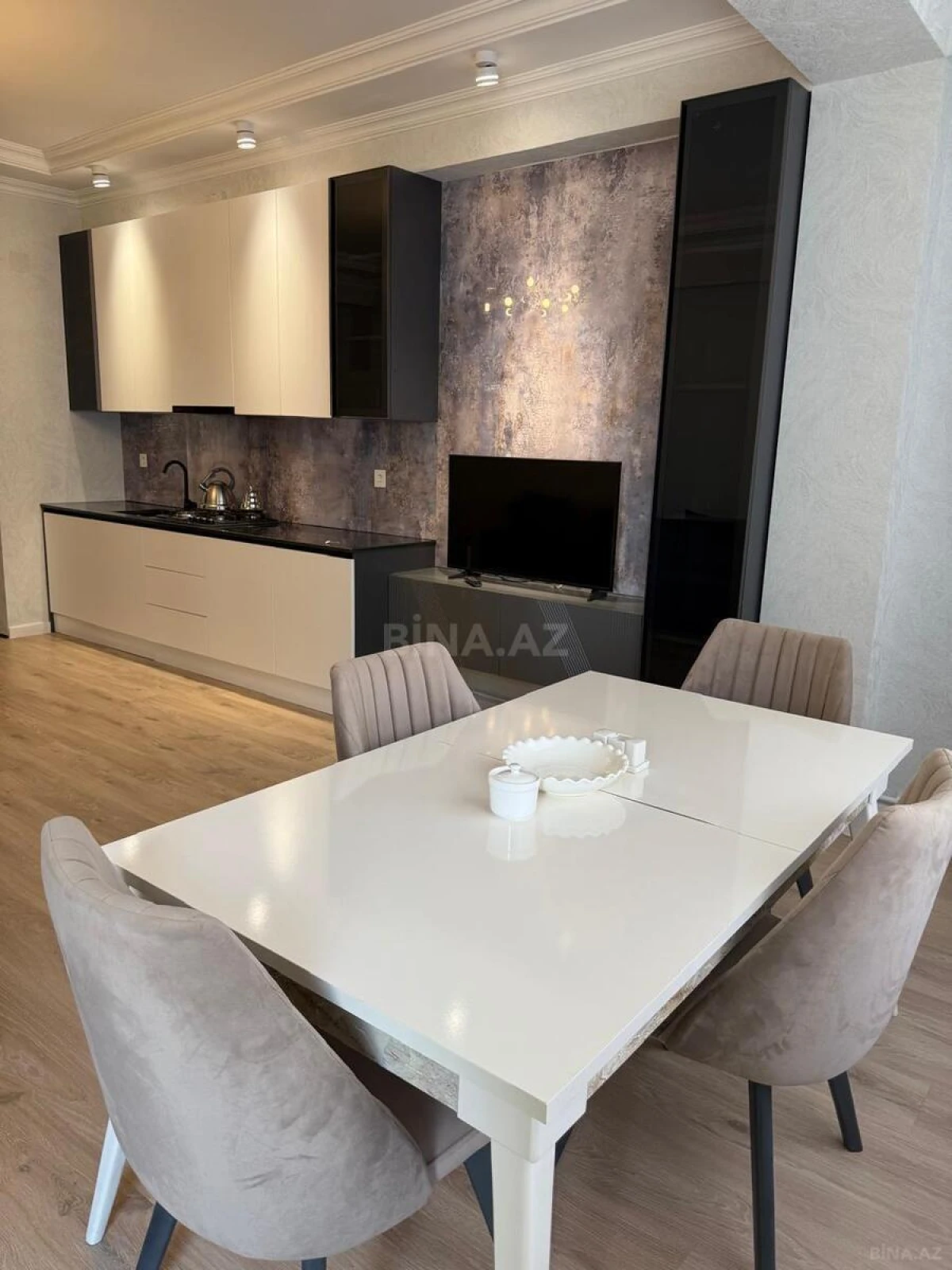 Kirayə verilir 3 otaqlı mənzil 118 m²