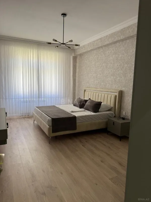 Kirayə verilir 3 otaqlı mənzil 118 m²