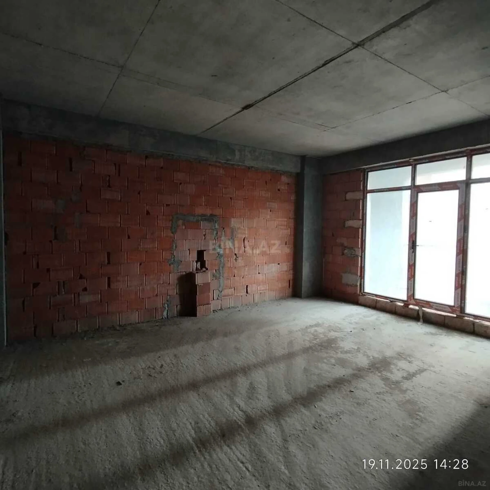 Satılır 2 otaqlı mənzil 90 m²