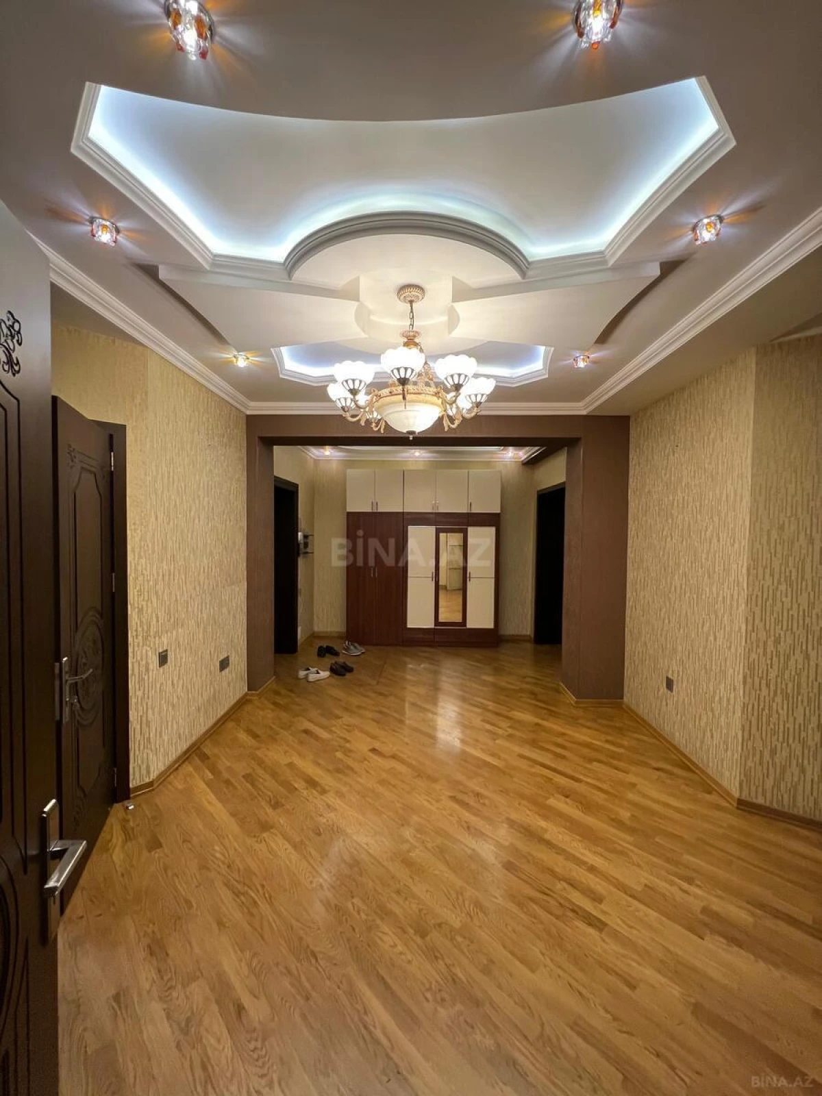 Satılır 4 otaqlı mənzil 165 m²