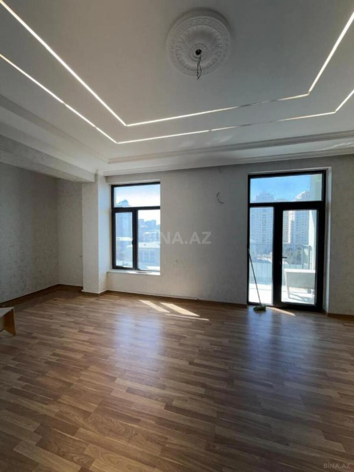 Satılır 3 otaqlı mənzil 95 m²