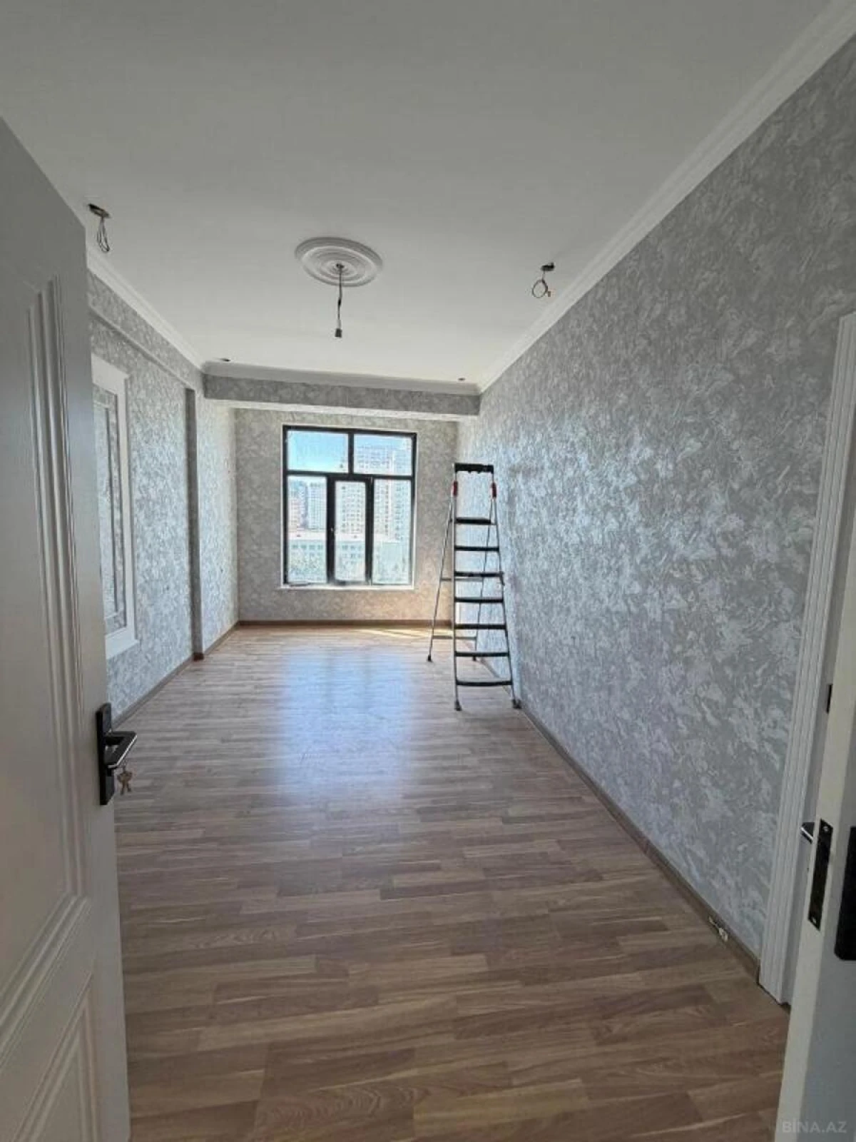 Satılır 3 otaqlı mənzil 95 m²