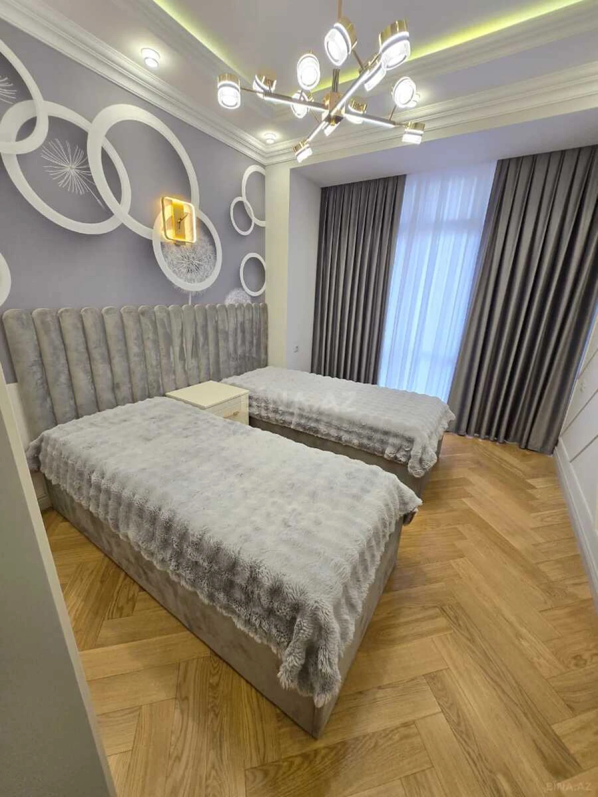 Satılır 4 otaqlı mənzil 177 m²