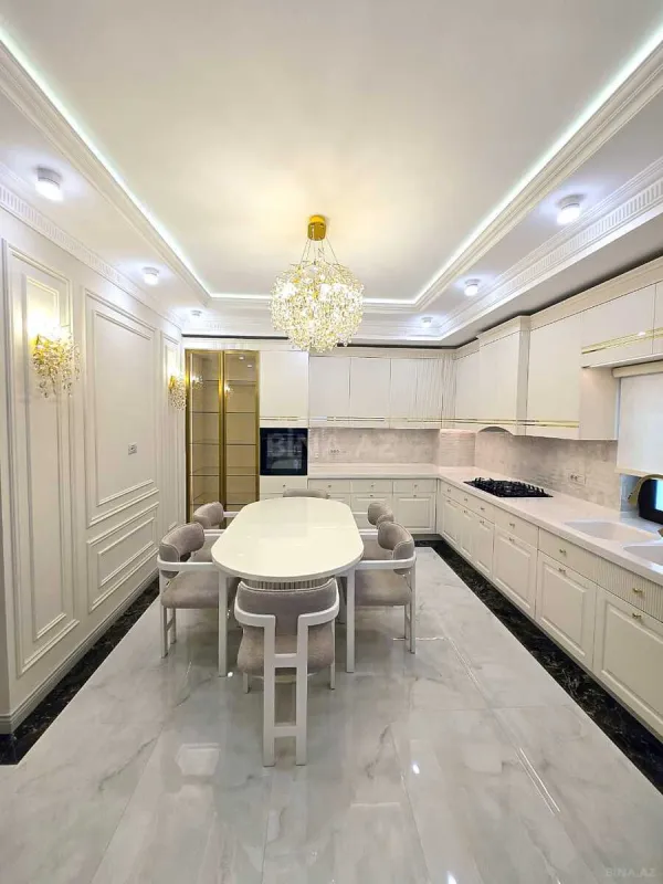 Satılır 4 otaqlı mənzil 177 m²