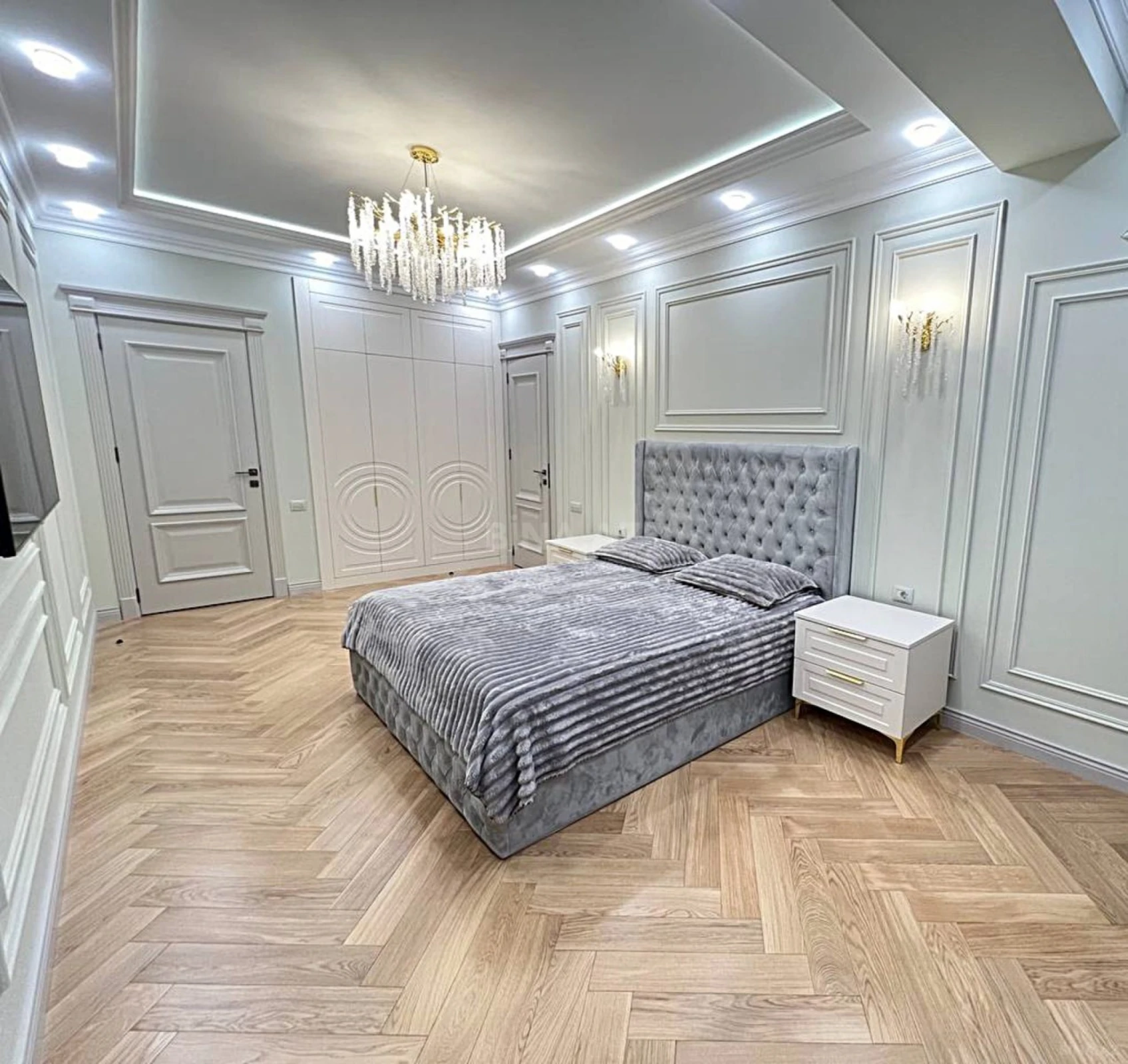 Satılır 4 otaqlı mənzil 177 m²