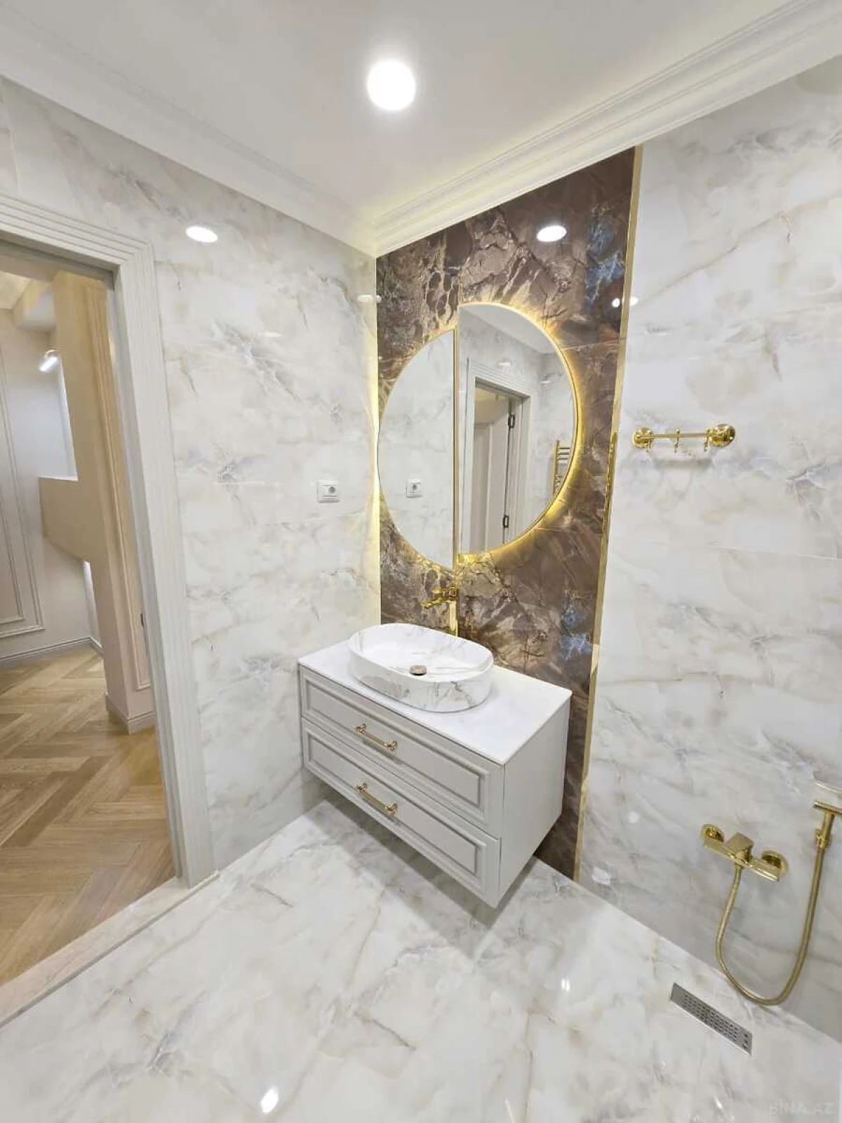 Satılır 4 otaqlı mənzil 177 m²