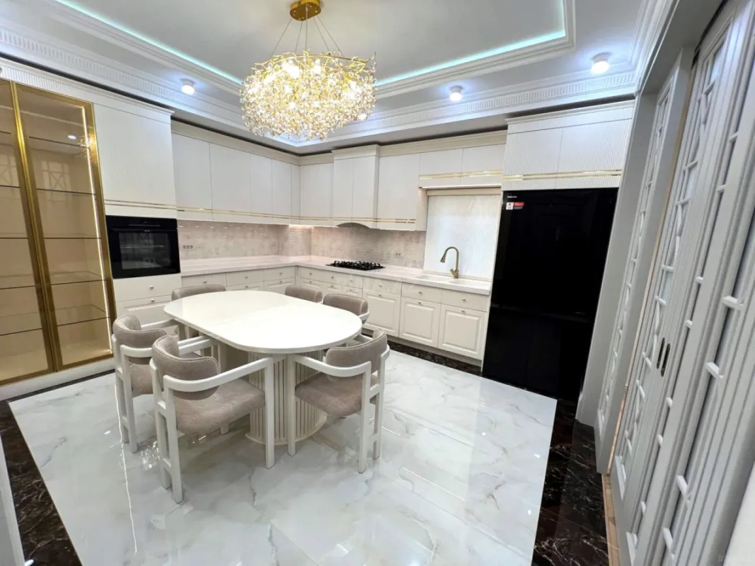 Satılır 4 otaqlı mənzil 177 m²