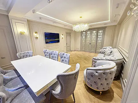 Satılır 4 otaqlı mənzil 177 m²