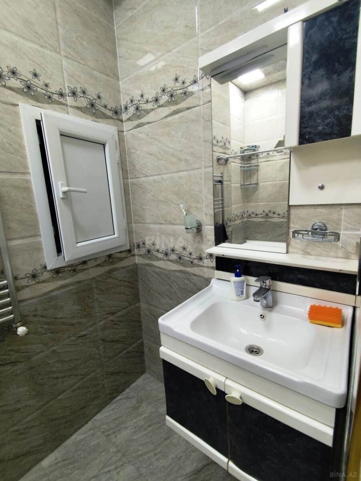 Satılır 2 otaqlı mənzil 87 m²