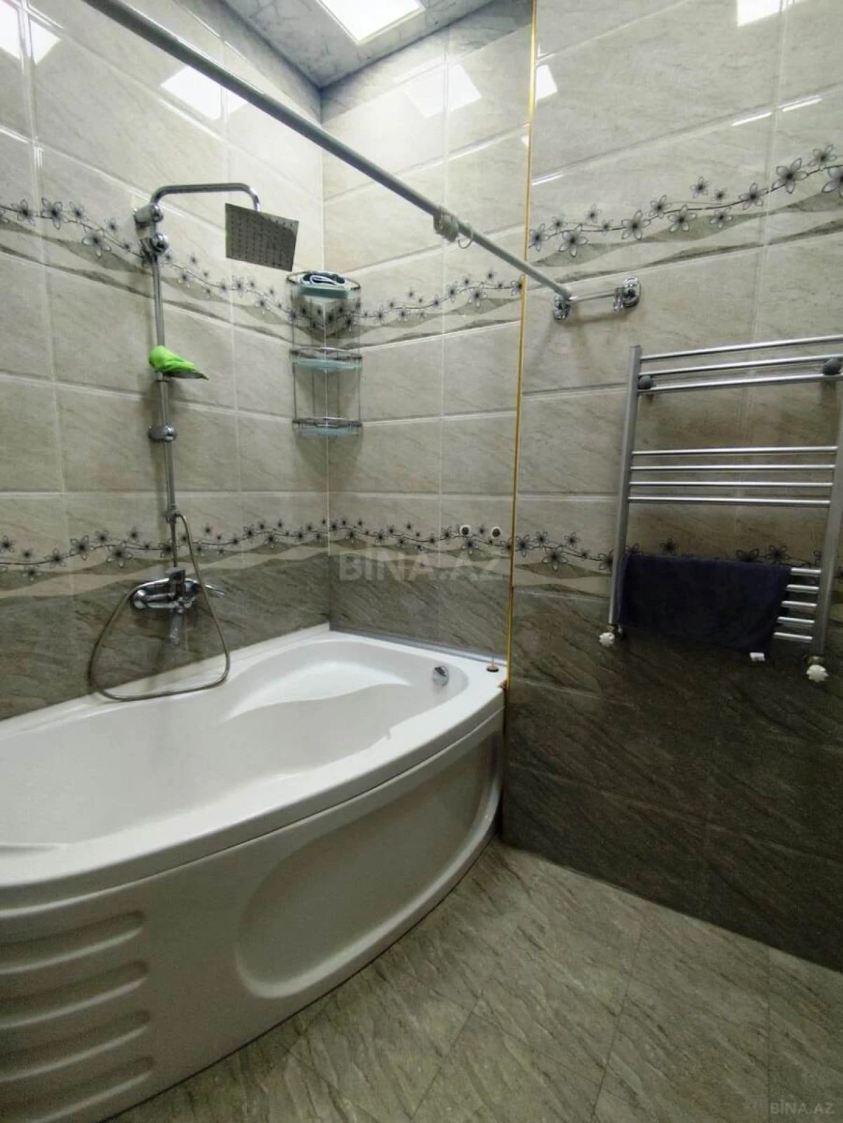 Satılır 2 otaqlı mənzil 87 m²