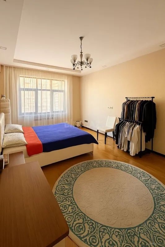 Satılır 2 otaqlı mənzil 111 m²
