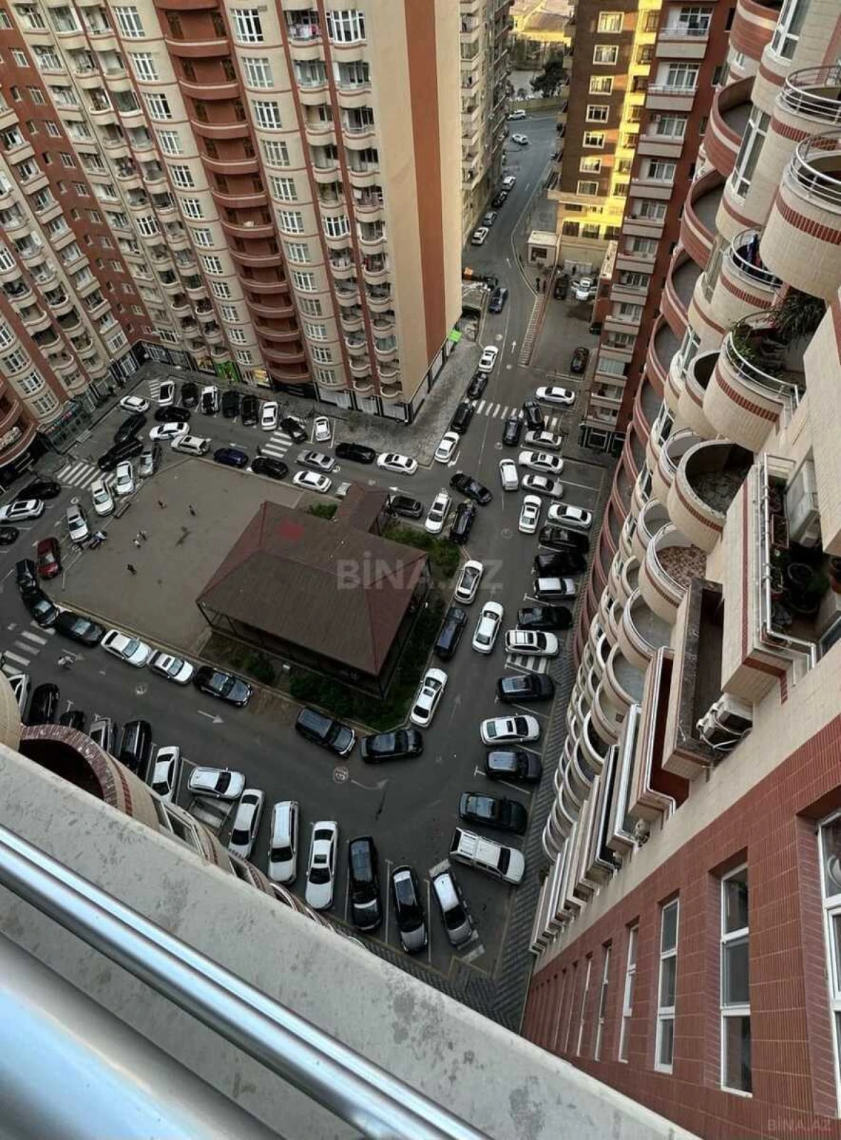 Satılır 2 otaqlı mənzil 111 m²