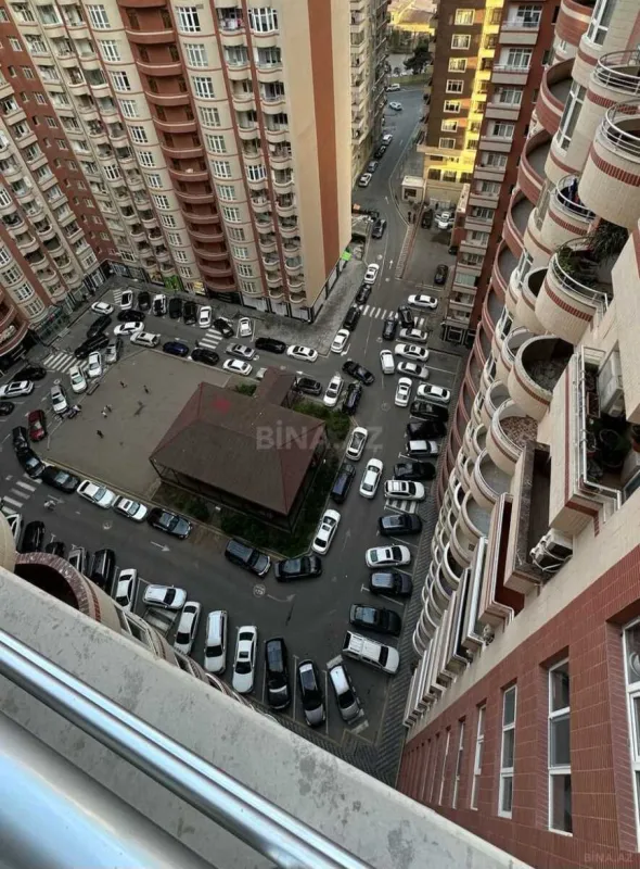 Satılır 2 otaqlı mənzil 111 m²