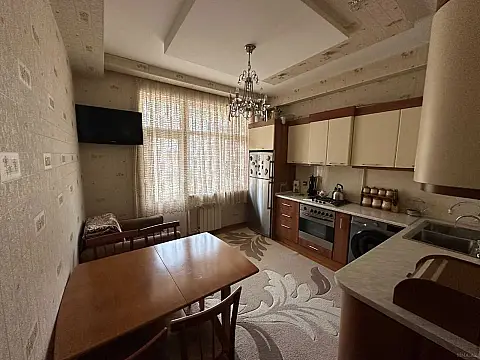 Satılır 2 otaqlı mənzil 68 m²